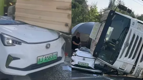 浙江水泥罐车侧翻