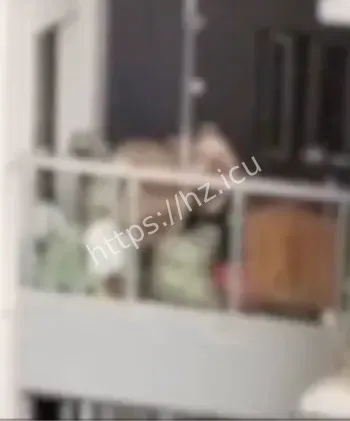 邻居居家赤裸被偷拍